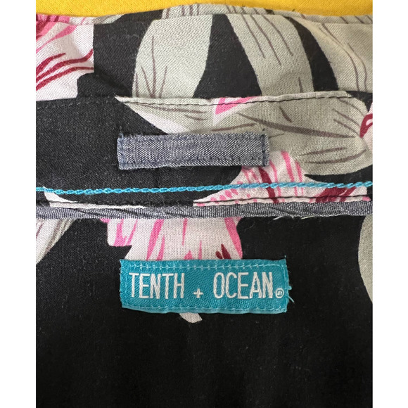 Tenth & Ocean Black Tropical Print Hawaiian Button Down, Size XLT - Picture 3 of 6